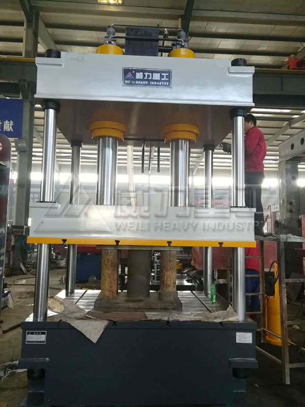 315噸四柱液壓機調(diào)試完成準備發(fā)貨