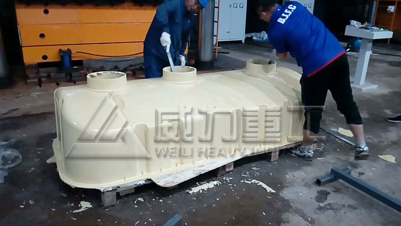 化糞池液壓機(jī)客戶加工現(xiàn)場