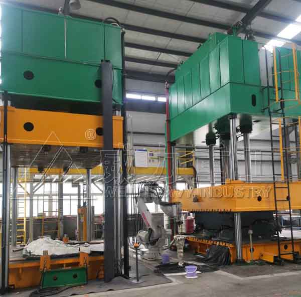 315噸四柱液壓機(jī)客戶采購定做2臺(tái)