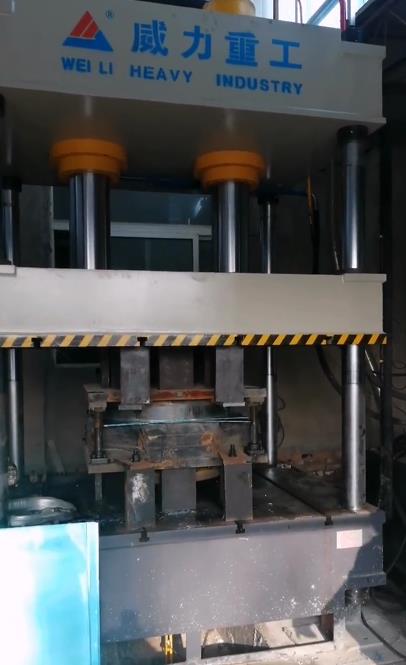 鋁合金燃油箱蓋板拉伸液壓機(jī)