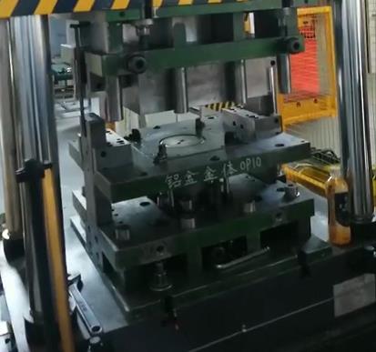 多頂桿液壓機(jī)墊拉伸裝置